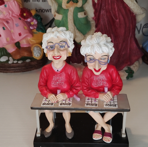 Bingo Queen Figurines with Red Sweaters - Picture 4 of 11